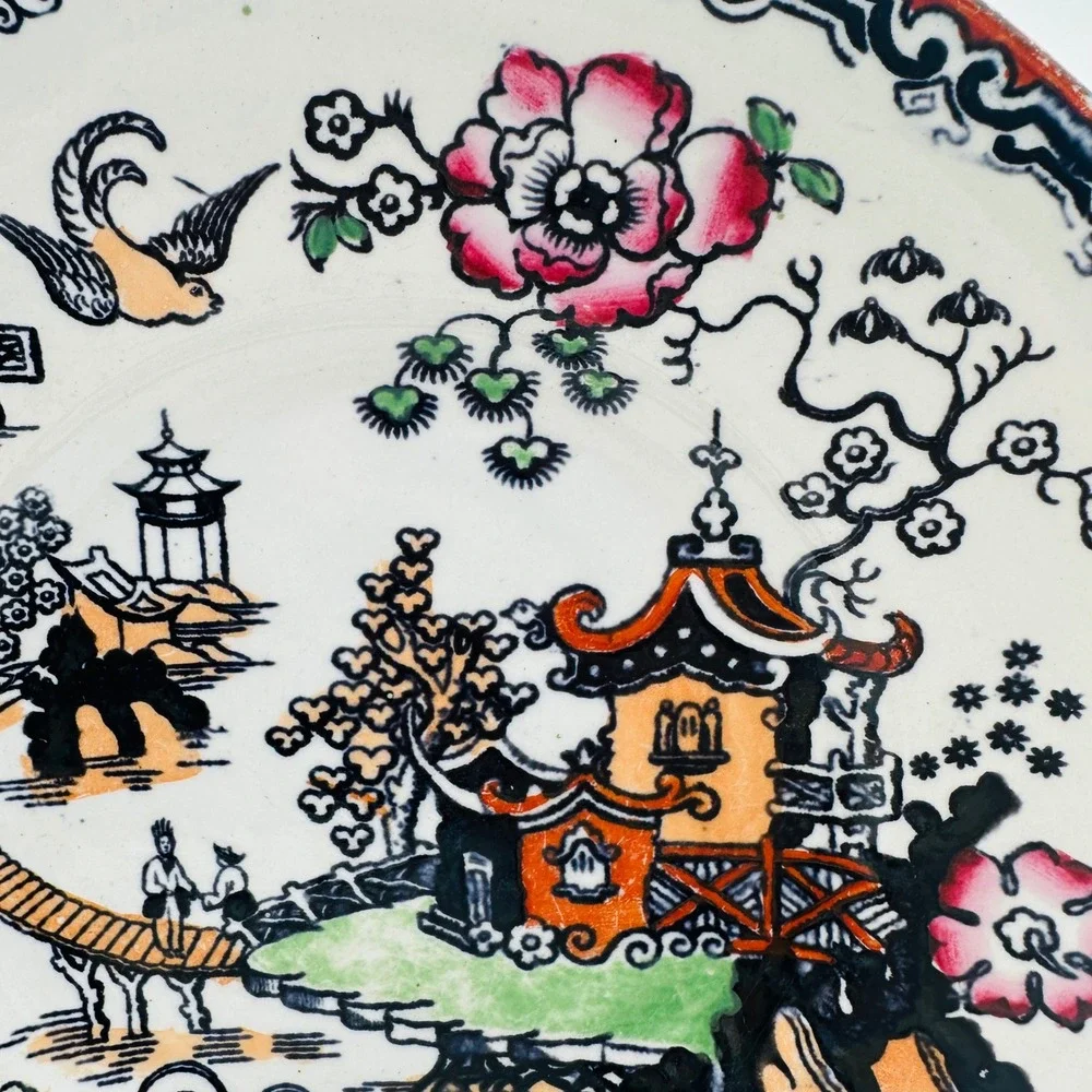 Antique Pearlware Gaudy Chinoiserie Pagoda Plate with Scalloped Handle Sides 10